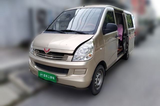 Used Wuling Rongguang 2019 light-duty enclosed van, 1.2L manual transmission, 5 seats