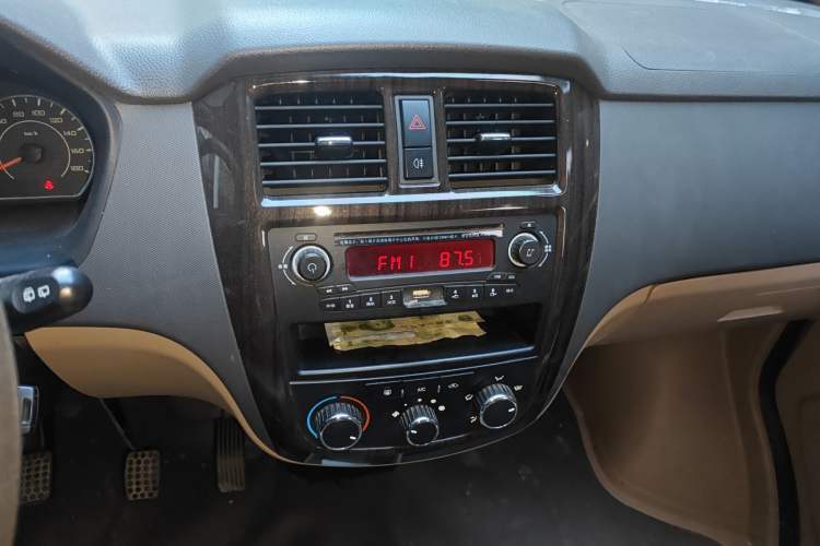 Used Wuling Rongguang 2019 1.5L S Base Version Audio And AC Panel