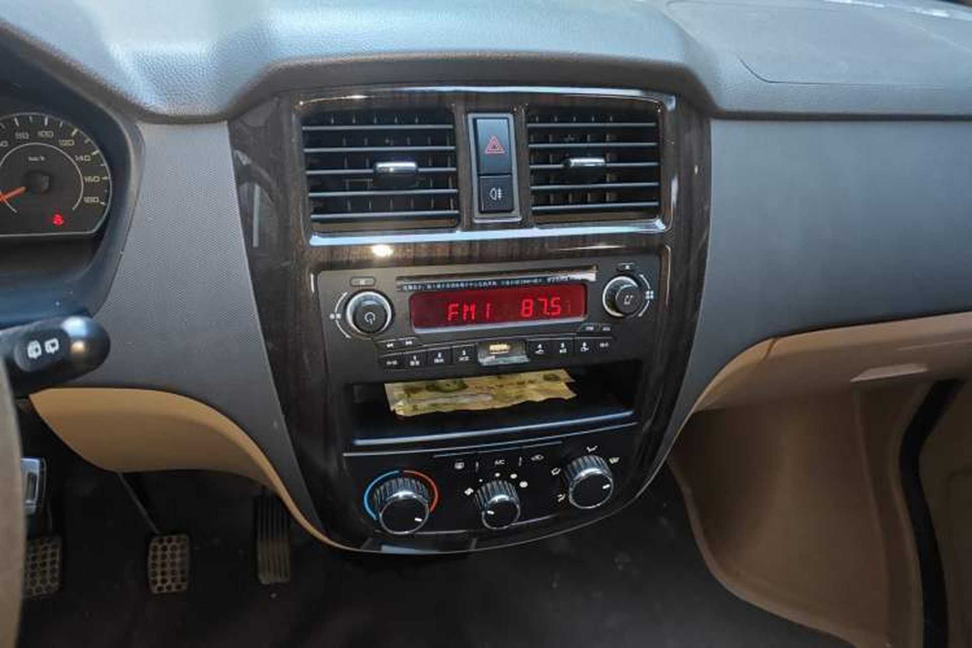 Used Wuling Rongguang 2019 1.5L S Base Version Audio And AC Panel