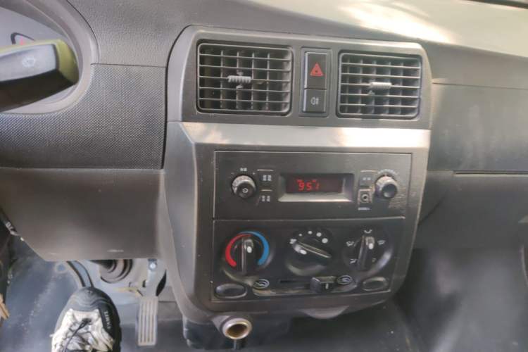 Used Wuling Rongguang 2019 1.5L Extended-Body Van Base Model with 5 Seats Audio And AC Panel