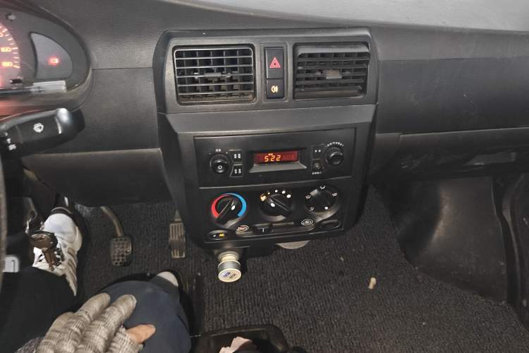 Used Wuling Rongguang 2019 1.5L Extended-Body Van Base Model with 5 Seats Audio And AC Panel