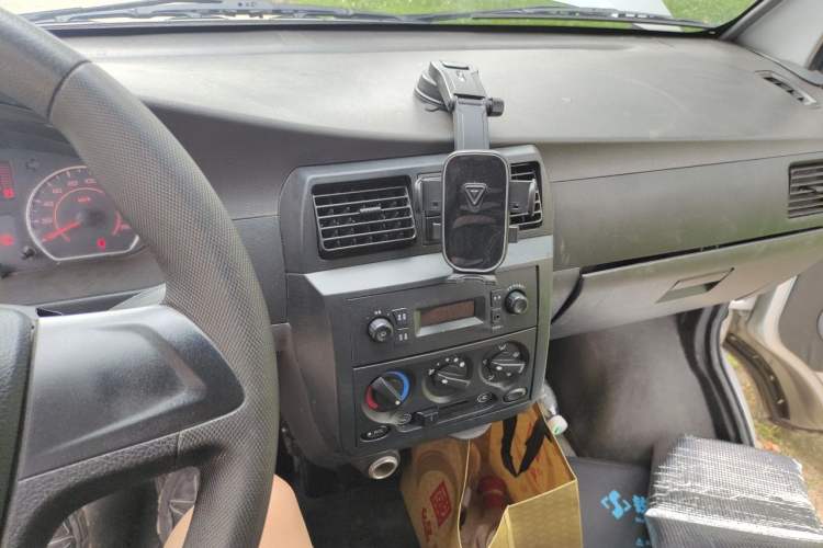 Used Wuling Rongguang 2019 1.5L Extended-Body Van Base Model with 2 Seats Audio And AC Panel