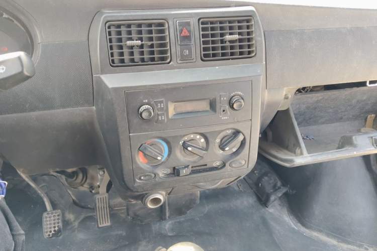Used Wuling Rongguang 2019 1.5L Extended Basic Version Audio And AC Panel