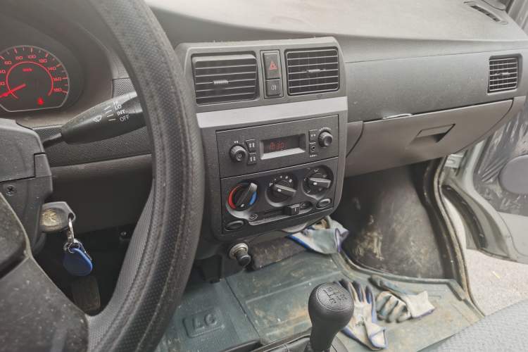 Used Wuling Rongguang 2019 1.5L Extended Basic Version Audio And AC Panel