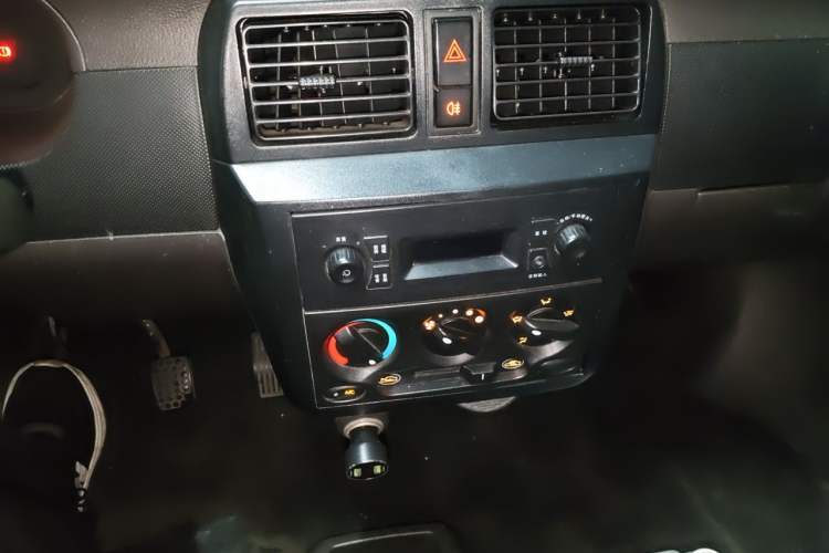 Used Wuling Rongguang 2019 1.5L Extended-Body Van Base Model with 2 Seats Audio And AC Panel