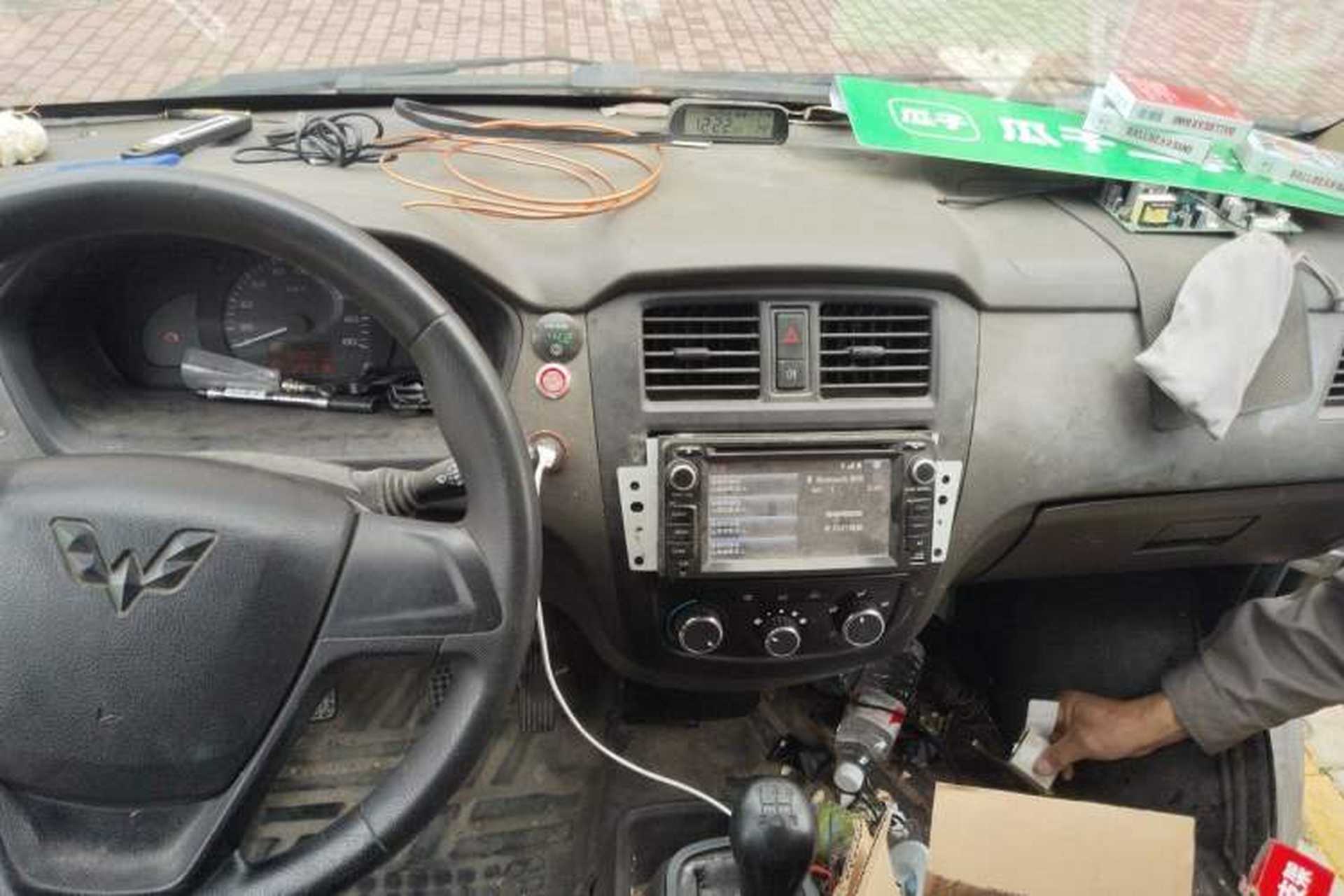Used Wuling Rongguang 2019 1.2L S Van Utility Model with 2 Seats Audio And AC Panel