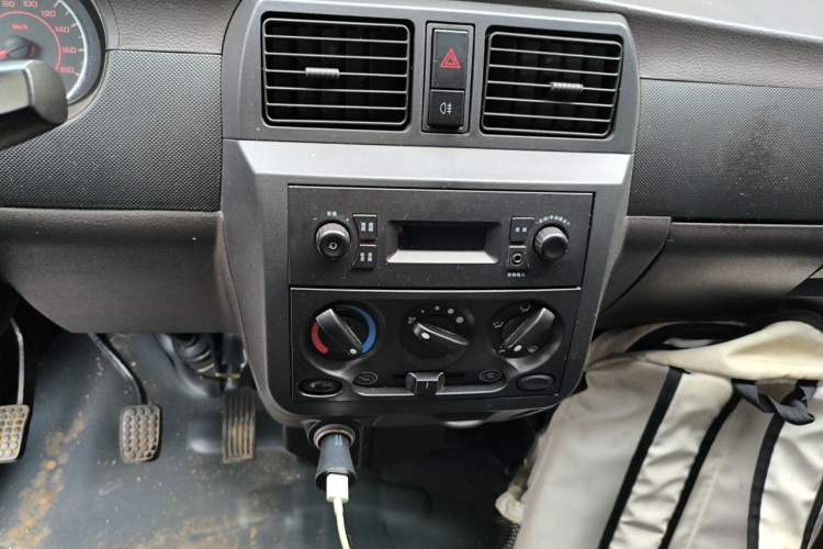 Used Wuling Rongguang 2019 1.5L Extended Basic Version Audio And AC Panel