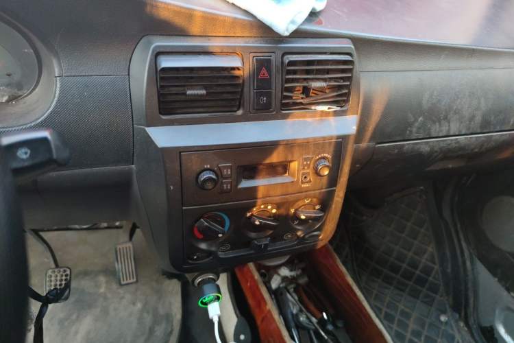 Used Wuling Rongguang 2019 1.5L Extended Basic Version Audio And AC Panel