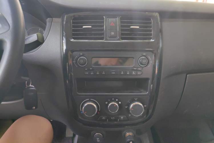 Used Wuling Rongguang 2019 1.5L S Standard Edition Audio And AC Panel