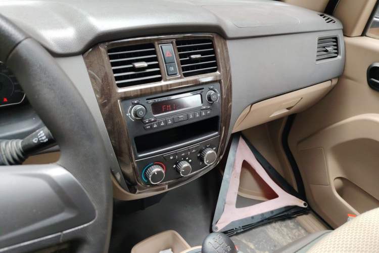 Used Wuling Rongguang 2019 1.5L S Standard Edition Audio And AC Panel
