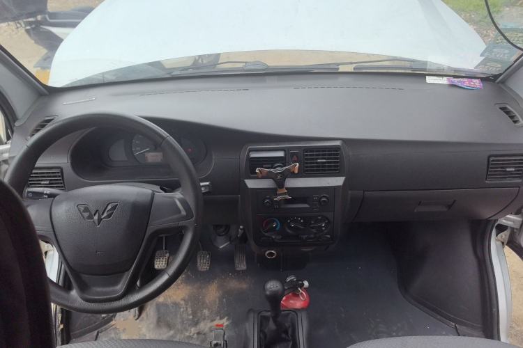 Used Wuling Rongguang 2019 1.5L Extended-Body Van Base Model with 5 Seats Center Console