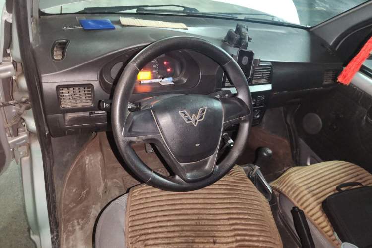 Used Wuling Rongguang 2019 1.5L Extended-Body Van Base Model with 2 Seats Center Console