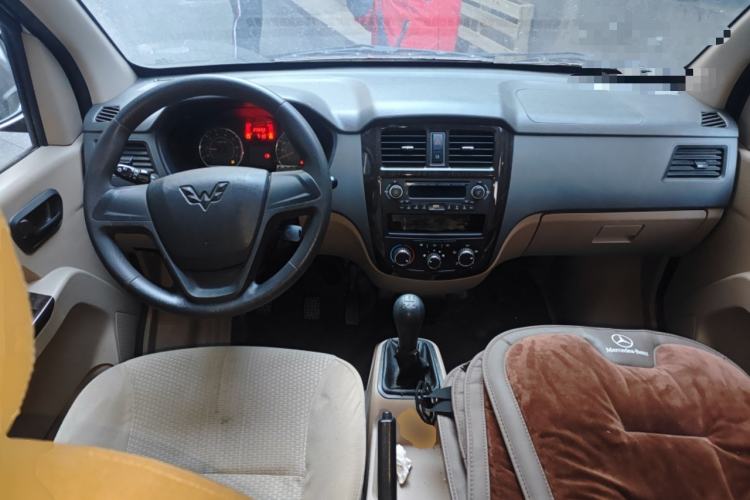 Used Wuling Rongguang 2019 1.5L S Base Version Center Console