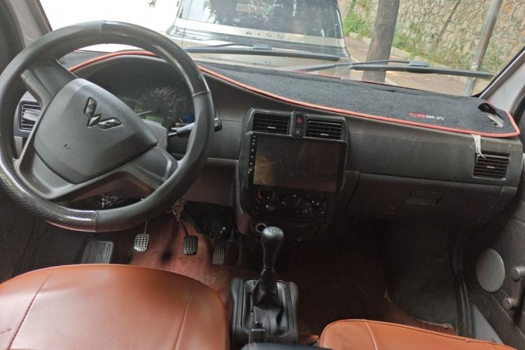 Used Wuling Rongguang 2019 1.5L Extended Basic Version Center Console