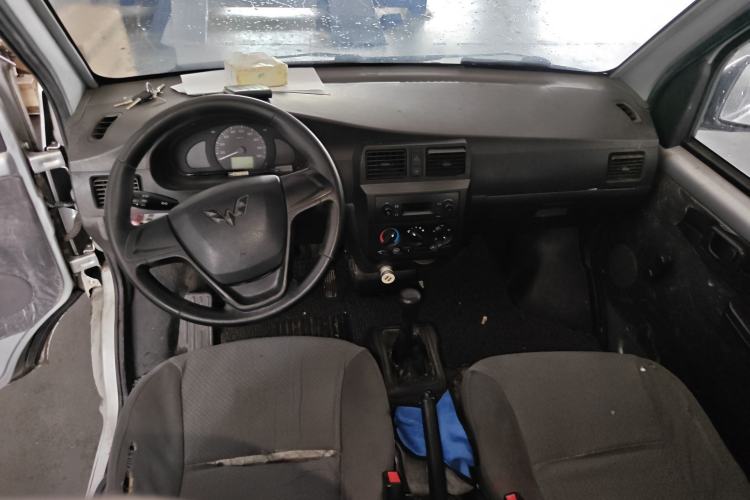 Used Wuling Rongguang 2019 1.5L Extended-Body Van Base Model with 5 Seats Center Console