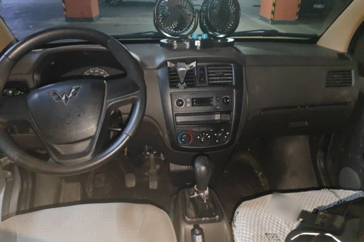 Used Wuling Rongguang 2019 1.2L S Base Model Center Console