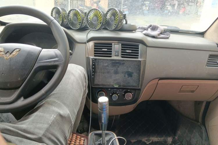 Used Wuling Rongguang 2019 1.2L S Standard Model Center Console