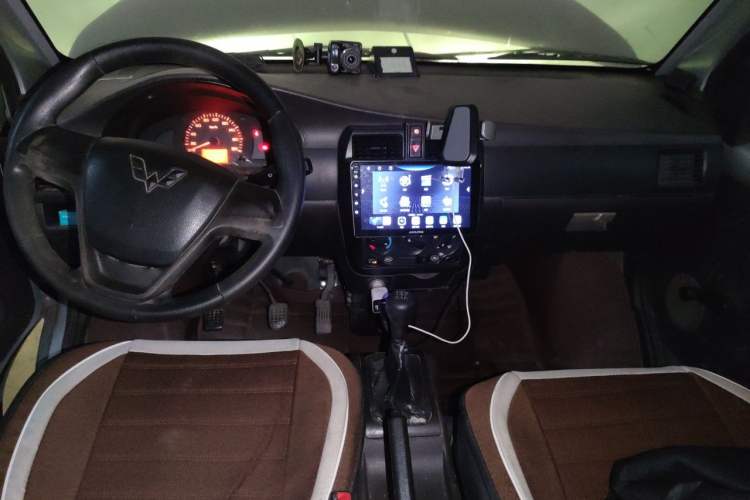 Used Wuling Rongguang 2019 1.5L Extended Basic Version Center Console