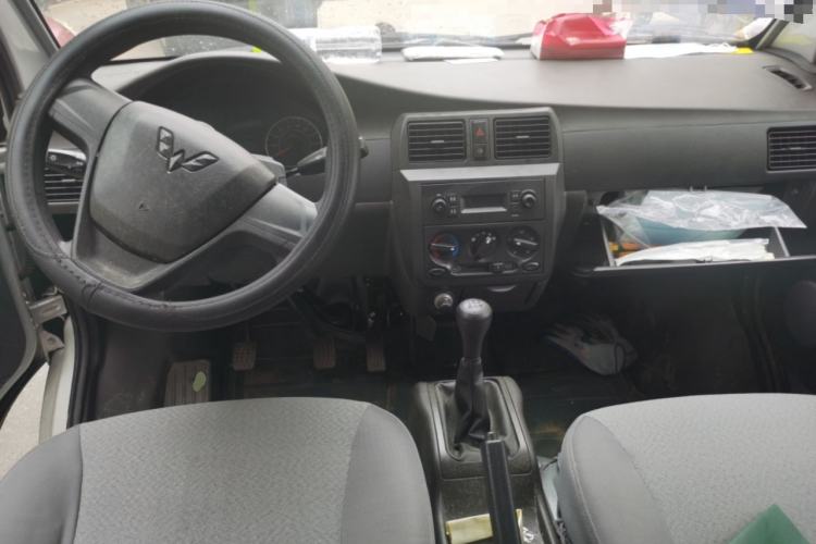 Used Wuling Rongguang 2019 1.5L Extended Basic Version Center Console