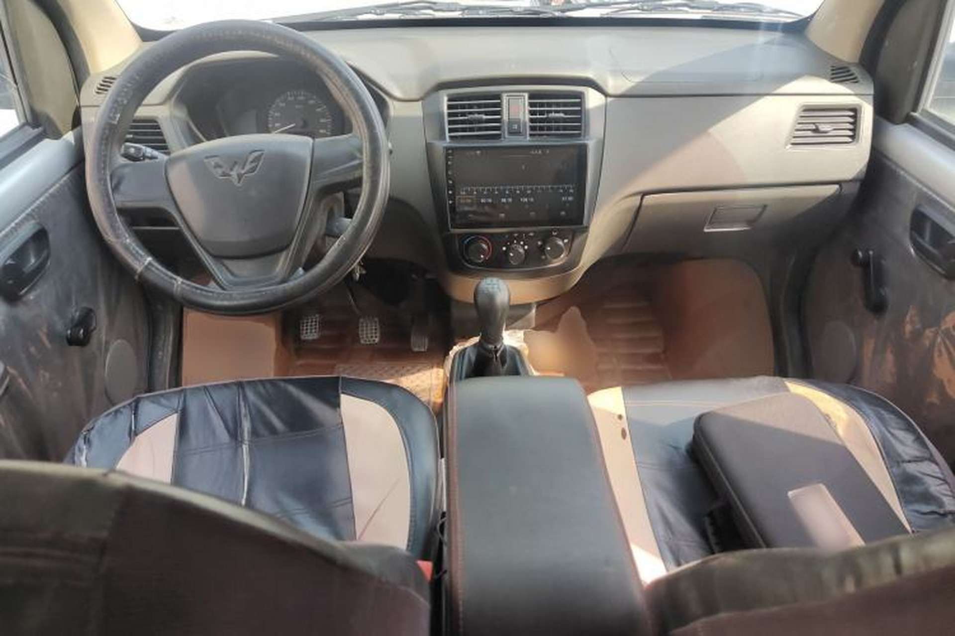 Used Wuling Rongguang 2019 1.2L S Van Standard Model with 5 Seats Center Console