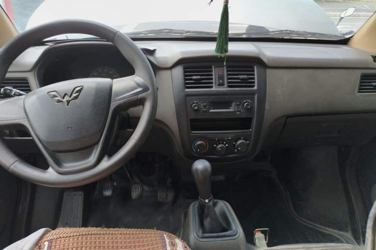 Used Wuling Rongguang 2019 1.2L S Base Model Center Console