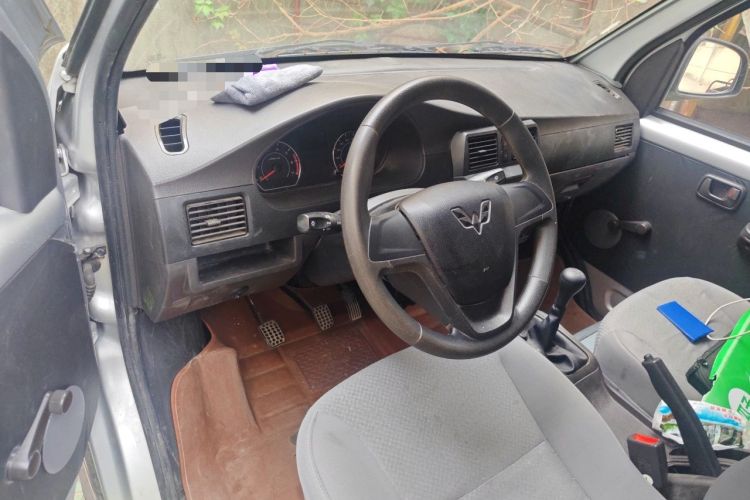 Used Wuling Rongguang 2019 1.5L Extended-Body Van Base Model with 2 Seats Center Console