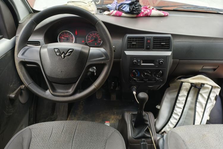 Used Wuling Rongguang 2019 1.5L Extended Basic Version Center Console