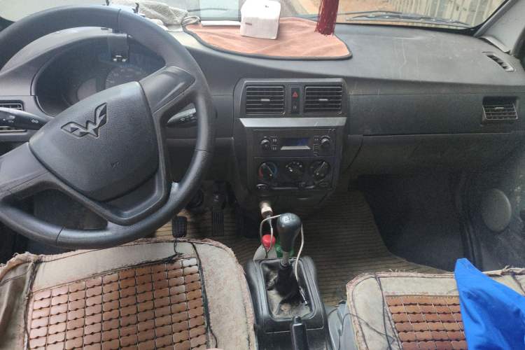 Used Wuling Rongguang 2019 1.5L Extended Basic Version Center Console