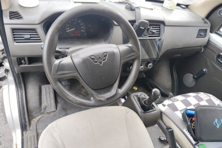 Used Wuling Rongguang 2019 1.2L S Base Model Center Console