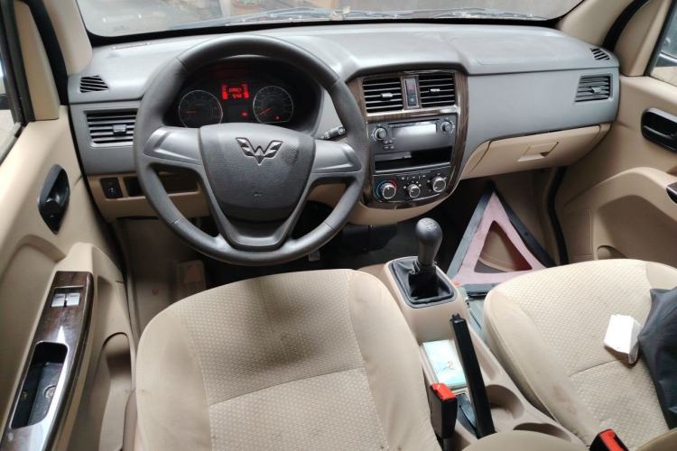 Used Wuling Rongguang 2019 1.5L S Standard Edition Center Console