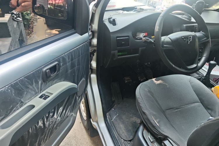 Used Wuling Rongguang 2019 1.5L Extended-Body Van Base Model with 2 Seats Driver Seat