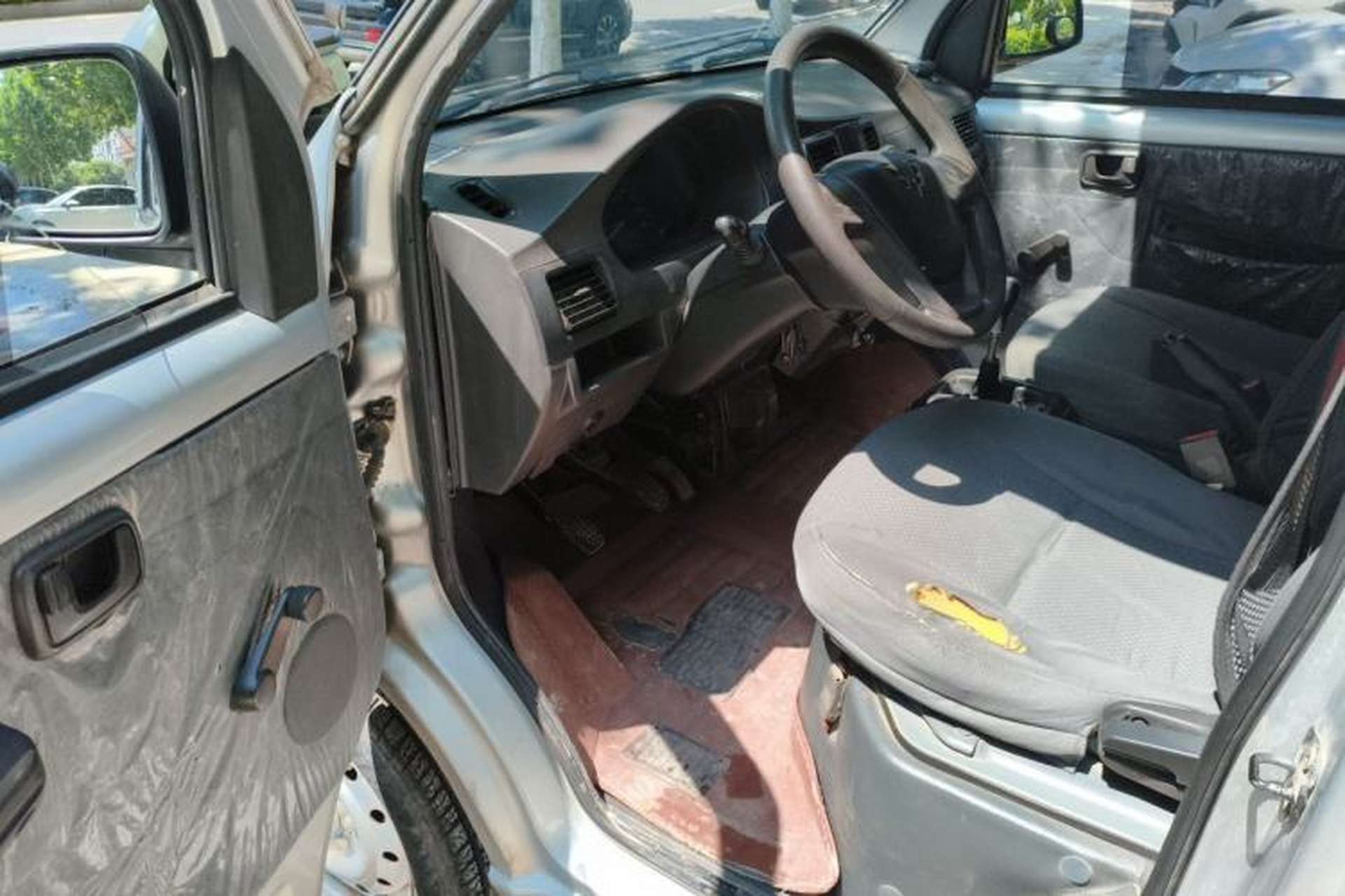 Used Wuling Rongguang 2019 1.5L Extended-Body Van Base Model with 2 Seats Driver Seat
