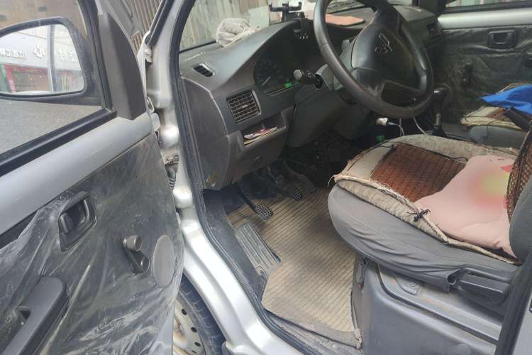 Used Wuling Rongguang 2019 1.5L Extended Basic Version Driver Seat