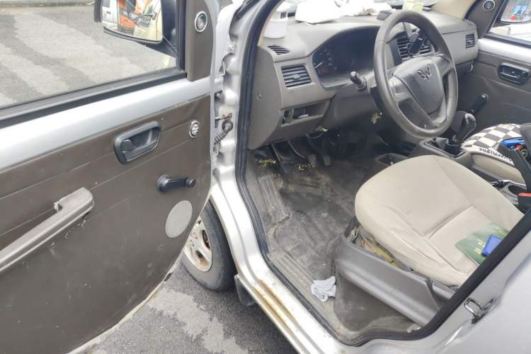 Used Wuling Rongguang 2019 1.2L S Base Model Driver Seat