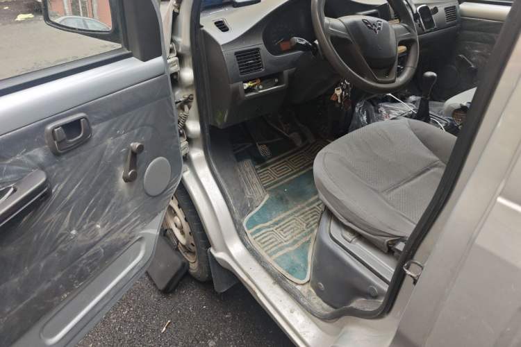 Used Wuling Rongguang 2019 1.5L Extended-Body Van Base Model with 2 Seats Driver Seat