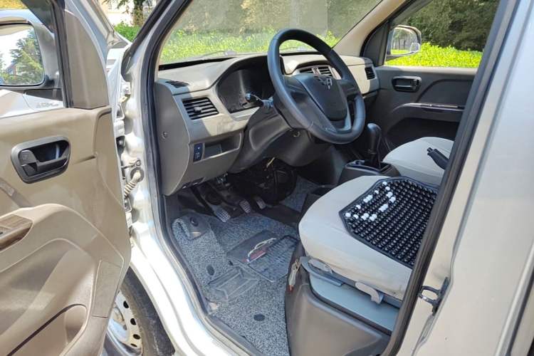 Used Wuling Rongguang 2019 1.2L S Van Standard Model with 5 Seats Driver Seat