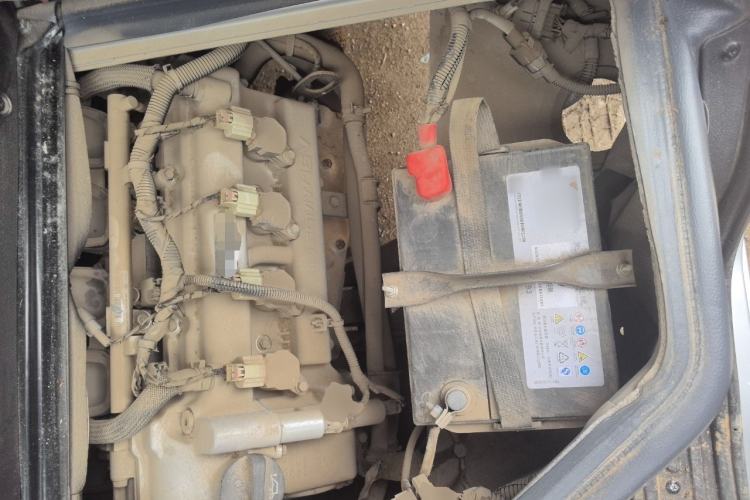 Used Wuling Rongguang 2019 1.5L Extended-Body Van Base Model with 5 Seats Engine Bay