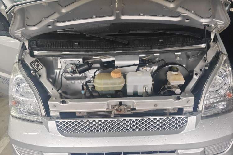 Used Wuling Rongguang 2019 1.5L Extended-Body Van Base Model with 5 Seats Engine Bay