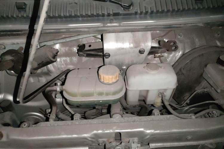 Used Wuling Rongguang 2019 1.5L Extended Basic Version Engine Bay