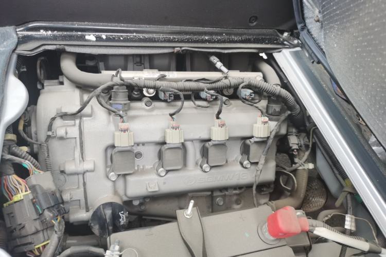 Used Wuling Rongguang 2019 1.5L Extended Basic Version Engine Bay