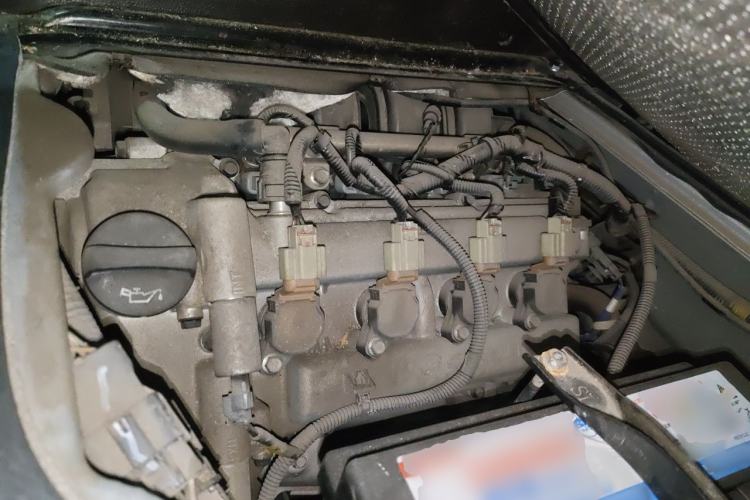 Used Wuling Rongguang 2019 1.5L Extended-Body Van Base Model with 2 Seats Engine Bay