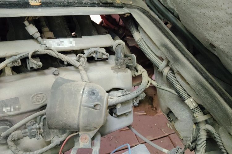 Used Wuling Rongguang 2019 1.2L S Van Standard Model with 5 Seats Engine Bay Left
