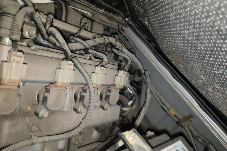 Used Wuling Rongguang 2019 1.5L Extended-Body Van Base Model with 2 Seats Engine Bay Left