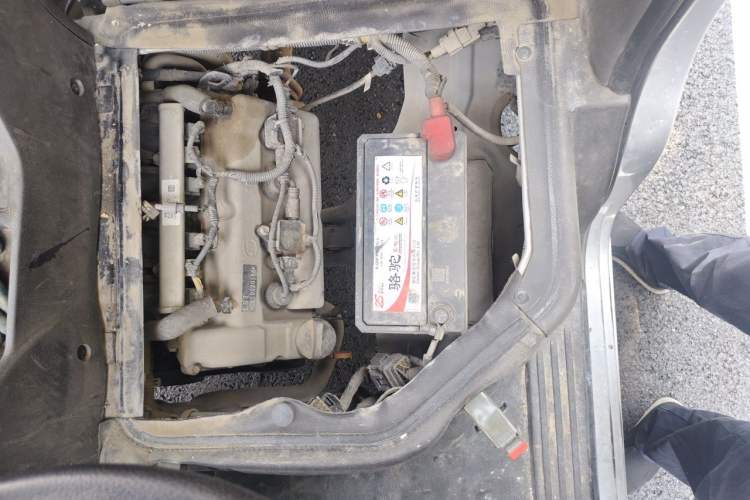 Used Wuling Rongguang 2019 1.2L S Van Standard Model with 5 Seats Engine Bay Left