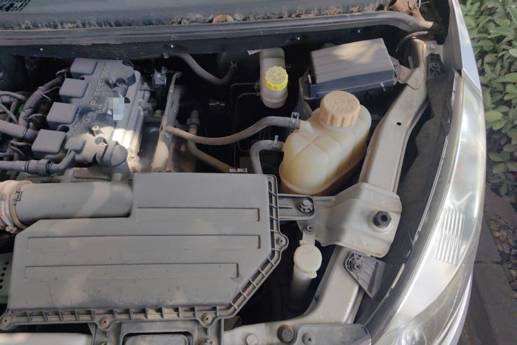 Used Wuling Rongguang 2019 1.5L S Standard Edition Engine Bay Left