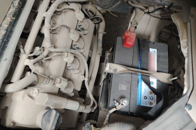 Used Wuling Rongguang 2019 1.5L S Standard Edition Engine Bay Left
