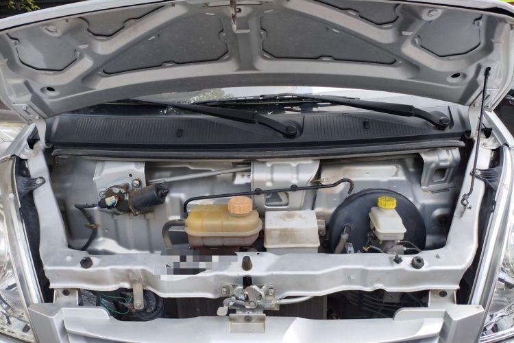 Used Wuling Rongguang 2019 1.2L S Base Model Engine Bay