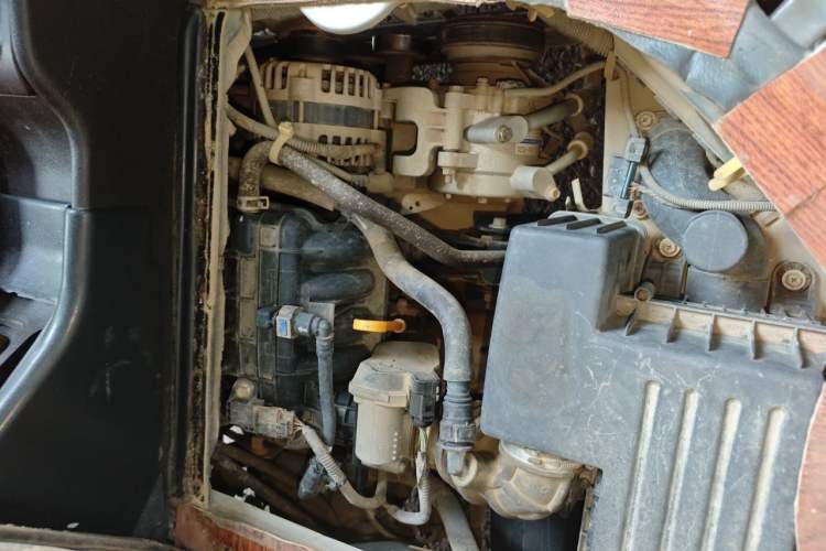 Used Wuling Rongguang 2019 1.5L Extended Basic Version Engine Bay Right