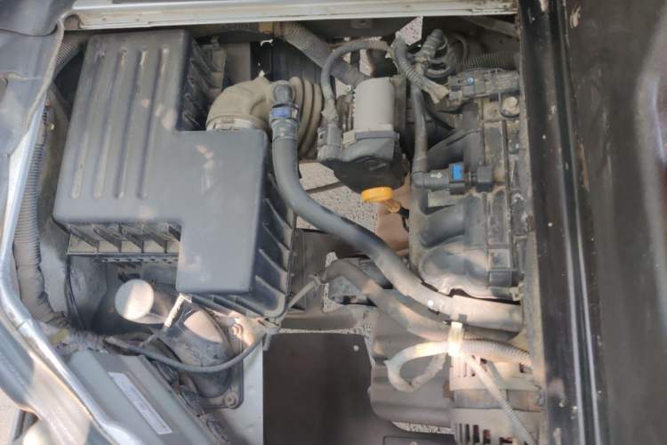 Used Wuling Rongguang 2019 1.5L Extended-Body Van Base Model with 5 Seats Engine Bay Right