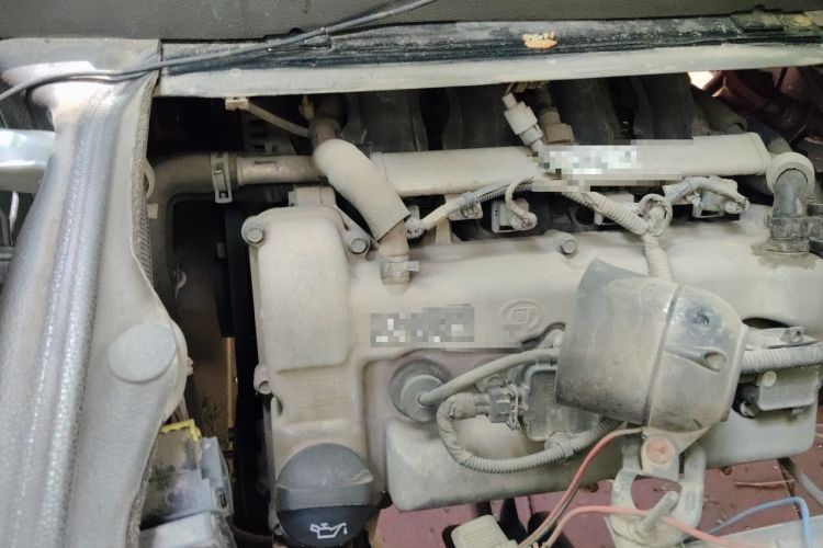 Used Wuling Rongguang 2019 1.2L S Van Standard Model with 5 Seats Engine Bay Right